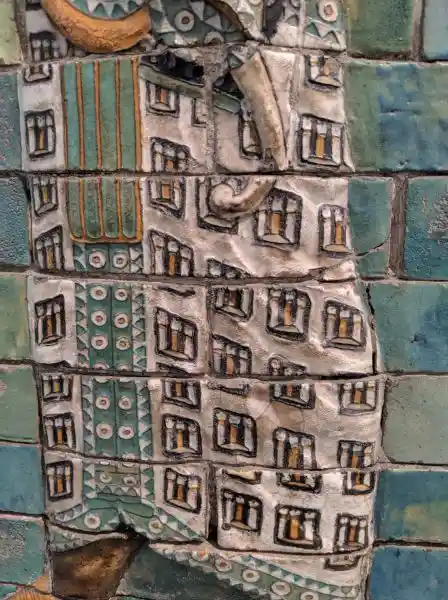 Royal bodyguards' garment, relief at Darius palace, three-piece symbol, located at Pergamon museum